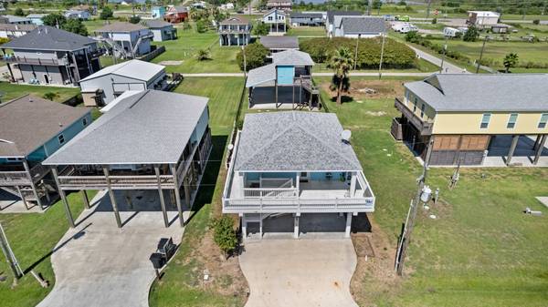 $325,000 / 2br - 900ft2 - CRYSTAL BEACH HOME ON DIRECT ACCESS STREET FOR SALE (Crystal Beach)63986918255490120