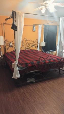 Beautiful king size bed 1