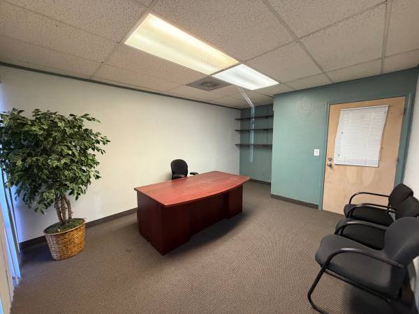 NORTH PHX EXECUTIVE OFFICE W/ FRONTAGE AND STREET SIGNAGE 1