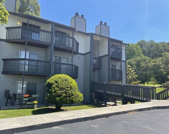 $1,165 / 2br - 1135ft2 - MAKE THE RIGHT MOVE TO:  THE ARBORS AT SIGNAL MOUNTAIN (Chattanooga)63993221843074122