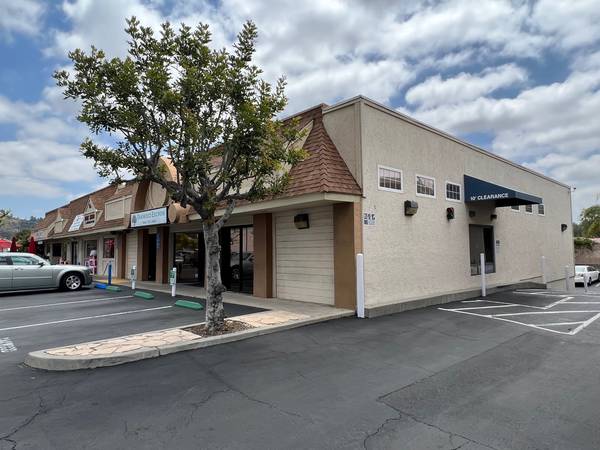 $8,683 / 3432ft2 - Classy Retail or Office Suite LA MESA! (La Mesa)64217142572034121