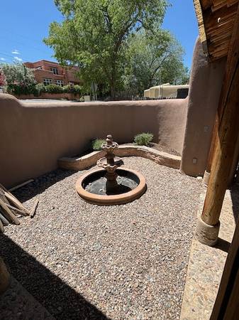 $2,500 / 2br - 1200ft2 - La Merceditas, Un Adobe Encantador en la Ciudad (Taos)63659781065857122