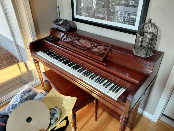 Piano Cherrywood very nice shape 1