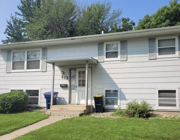 2 Bedroom Apartment for Rent, Clean and Neat 1
