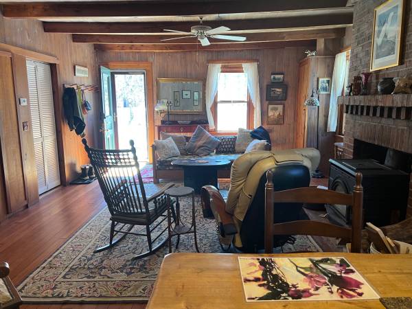 $1.375 / 1 dormitorio - 1140 pies² - Apartamento amueblado de 1 dormitorio en casa familiar de 2 unidades junto al río Rock (Williamsville)633134965303051217