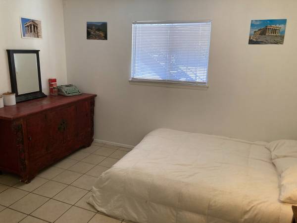 $1,500 / 2br - Furnished Pet Friendly 2-2 apartment (Central Santa Fe)63659798473347120