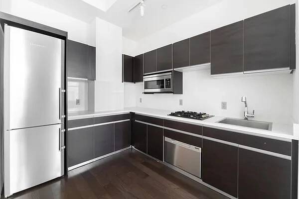 $4,524 / 1br - 684ft2 - LUXURY & SUNNY EAST VILLAGE 1BD/1BA (Financial District)63788715397377121