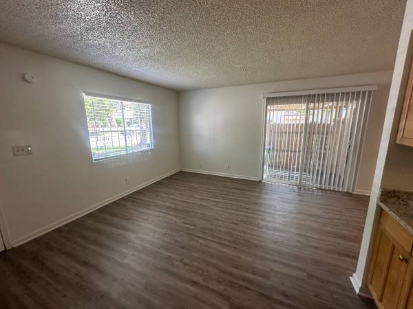 $1,350 / 2br - 924ft2 - Townhouse 2bd 1.5 ba 924sf $1350 (Phoenix)64024824233729123