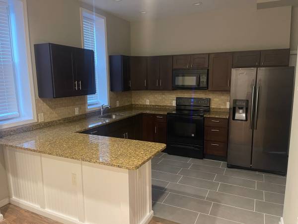$2,200 / 4br - 4 bedroom apartment $2200. month (allentown)64010163367426120