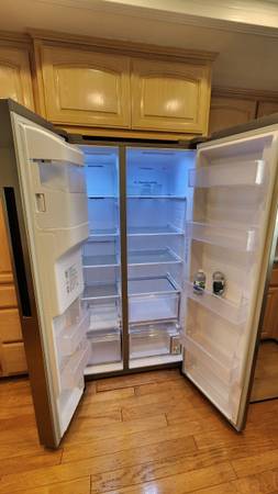 2023 samsung refridgerator side by side 1
