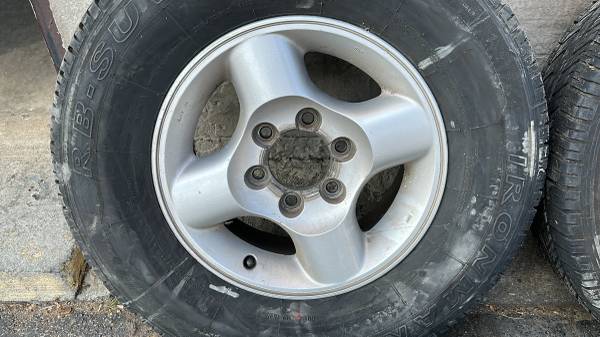 Nissan frontier 16 inch aluminum wheel. 6 on 5.5 lug - $250 (montebello)63471427639553124
