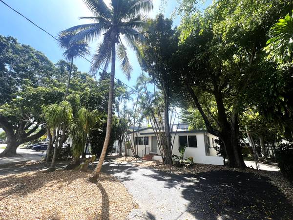 $4,990 / 3br - House FOR RENT with large yard at (Coconut Grove)63825138151683122