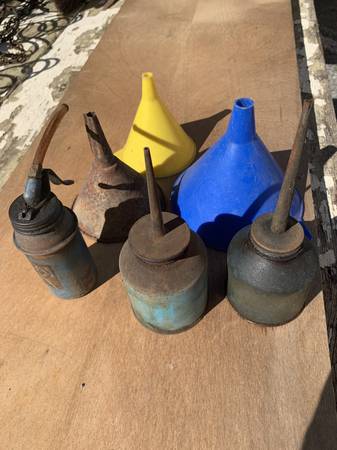 Vintage Oiling Cans and Funnels *10 for all 1