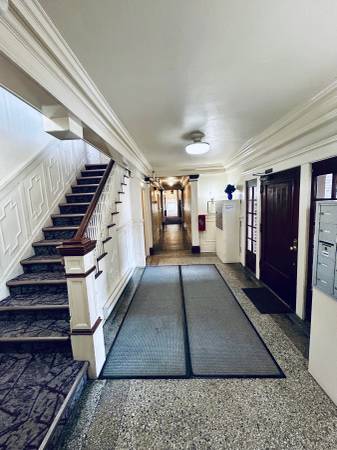 $1,075 / 450ft2 - ¡UN MES DE RENTA GRATIS! Estudio en esquina del segundo piso en el Vradenburg (Wenatchee)63690664266881123