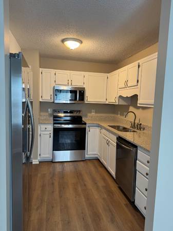 $1375.00 / 2br - 1150ft2 - Modern 2BR/2BA Condo in Prime Location! Designer Finishes, Private Pat64027441135746123
