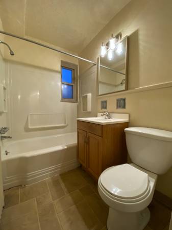 $905 / 1br - Stunning One Bedroom at Chestnut Manor! Heat & Parking Included! (Pittsburgh /  Avalon / Bellevue / North Hills)64013370051075123