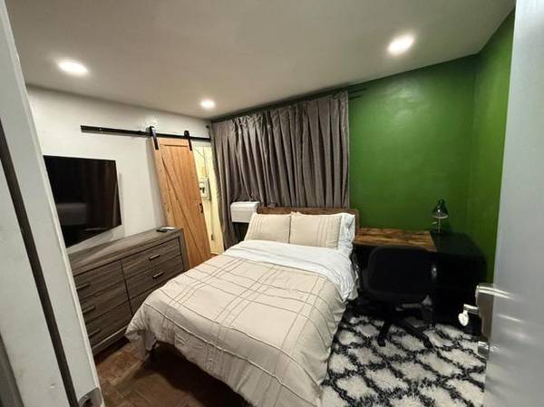 $1,200 / 7br - 100ft2 - Clean, Friendly & Responsible Roommate Wanted (San Diego / College Area/ SDSU Area)63933119241730121