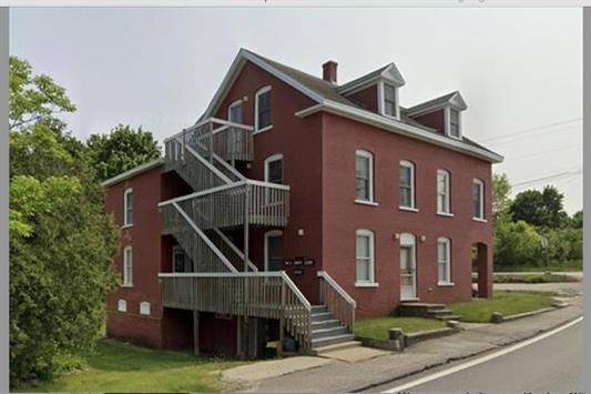 $1,825 / 2br - 700ft2 - Spacious 2nd Floor 2 Bed/1 Bath Apartment For Lease (Somersworth, NH)63932055285635120