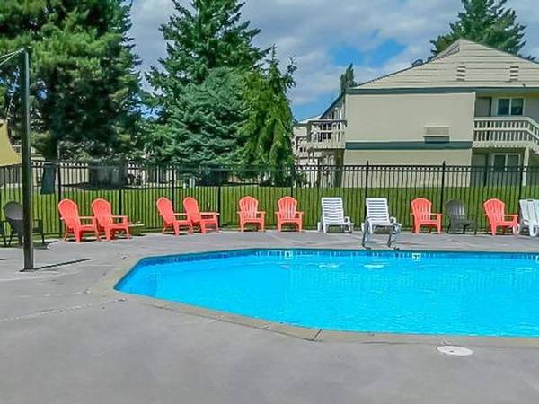 $1,190 / 1br - 735ft2 - Unbeatable 1 BR, Air Conditioning, Patio & More!63669155388929123