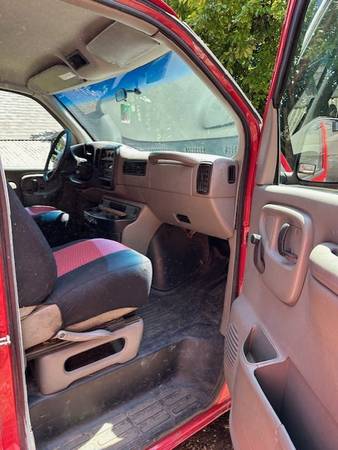 2001 GMC Savana 3500 - $3.500 (Bremerton)63477297910529124