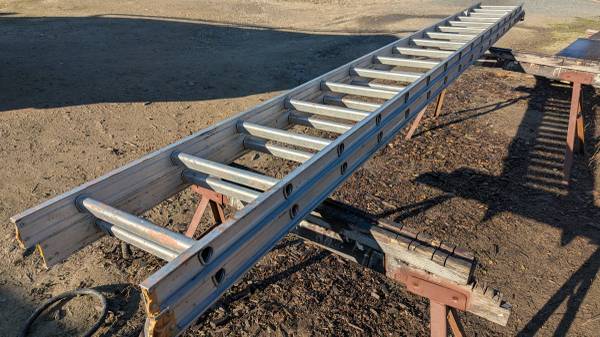 32 ft extension ladder 1