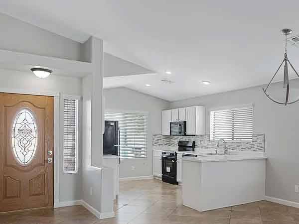 $900 / 3br - Beautifully Updated 3 bed 2 bath home (Glendale, AZ)64047709241731121