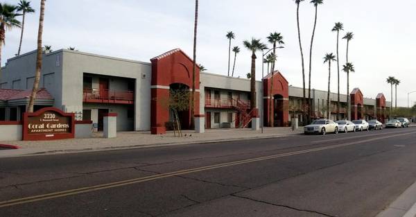 $950 / 2br - 755ft2 - Effortless Commute with Easy Access to 202 & 10 (East Phoenix)64024996957185123