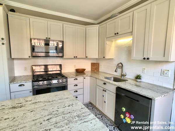 $5,200 / 3br - Avail 9/1 Pondside JP 3BD/2BA w/Parking, Cen AC, Laundry in Unit, Deck (Jamaica Plain)63802121914883121