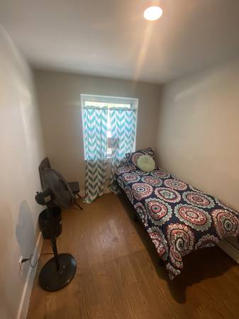 $950 / 4br - 400ft2 - ROOM IN CLEAN APARTMENT W/ QUIET ROOMMATES (Crown Heights)63912047790466120