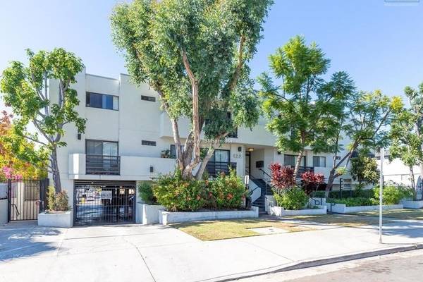 $2,645 / 2br - A must see property, 24/7 Emergency Maintenance, 2 bedroom (423 North Oxford Avenue, Los Angeles, CA)63840112676867122
