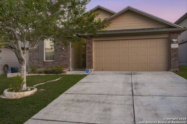 The Perfect Home - Home in Schertz. 3 Beds, 2 Baths 1