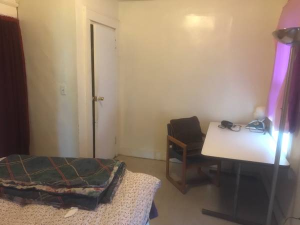 $1,800 / 2br - 1200ft2 - 3Br Apt Close Enough To Downtown (Elm St)64010164111618124