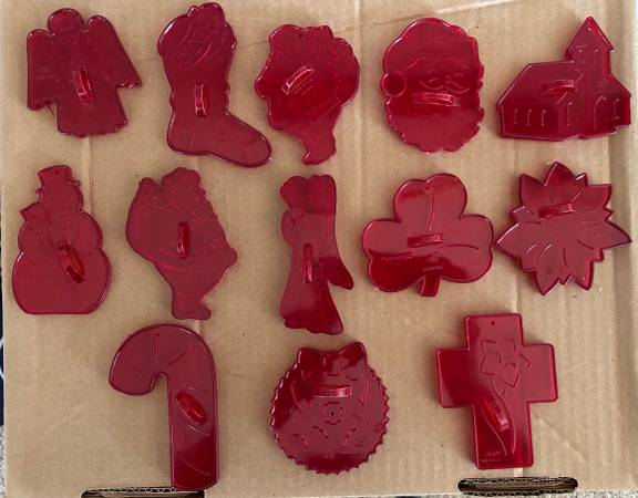Lot of 13 - Vintage HRM Christmas Red Plastic Cookie Cutters 1
