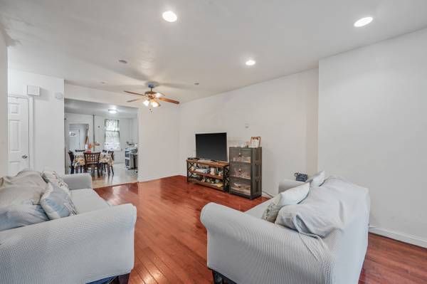 $979,000 / 4br - 1700ft2 - Charming and Spacious Crown Heights Home For Sale (Crown Heights)63945498918274122