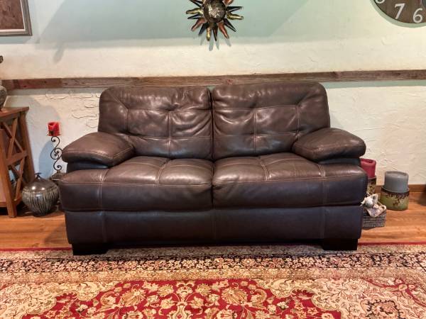 Leather couch w/matching loveseat 1