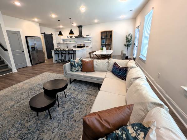 TOWNHOME IN SOUTH CHARLOTTE - 2 CAR GARAGE AND AMENITIES TO ENJOY 1