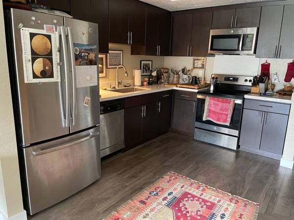 $1,200 / 1br - 150ft2 - Beautiful room for one, single bed, private bath, in shared apart (palo alto)63824662710531124