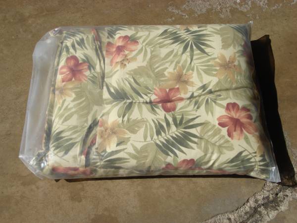 SINGLE CHAIR CUSHION 1
