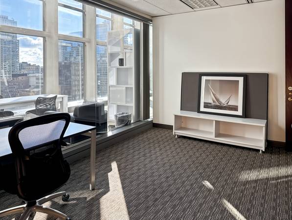 $2,009 All-inclusive Office for 3-People AVAILABLE NOW! (Chicago)64201215251074122