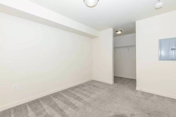 $1,875 / 2br - 905ft2 - Come see this charming 2 Bed, 2 Bath today! Washer/dryer included! (Shoreline)63808130913283121