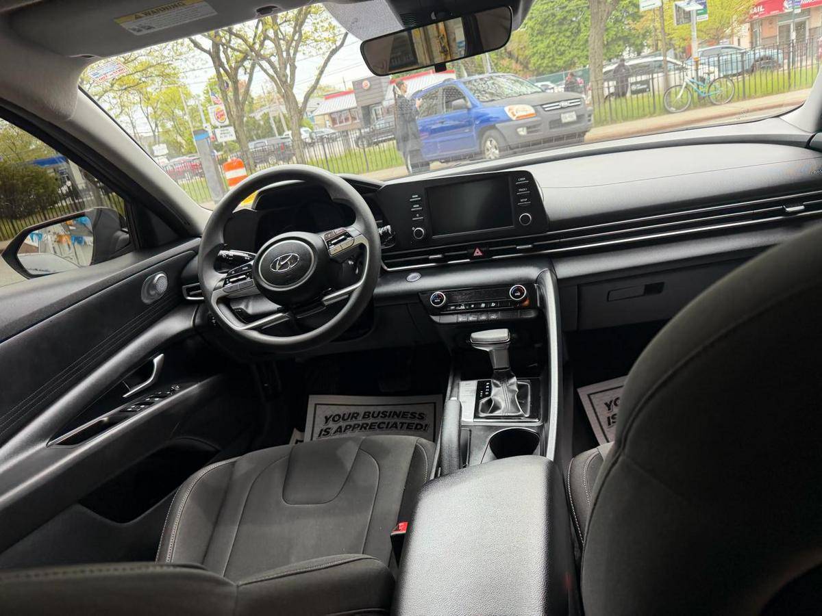 2022 Hyundai Elantra SEL