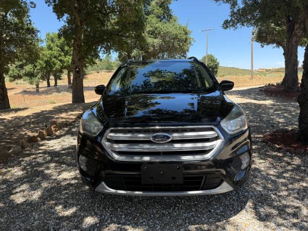 2018 Black Panoramic Roof Ford Escape SE. MINT 35MPG, Needs Nothing!! - $8,900 (Banning)63624731933955121