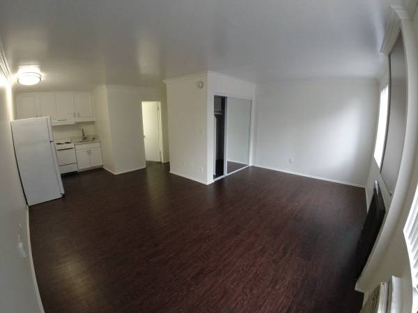 $1,550 / 500ft2 - Spacious Studio with Parking (Koreatown)63700939646979123