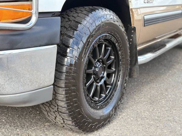 2001 Chevrolet Silverado 1500 LS - Photo 2