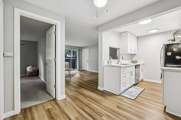 $1,529 / 1br - 644ft2 - Vaulted Ceiling, Private Balconies and Patios, Outdoor Playground (1324 Mill Creek Blvd, Mill Creek, WA)64031137515905123