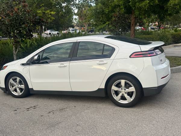 2015 CHEVY VOLT PREMIUM “low miles” 1