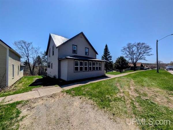 $142,700 3 BR, 1.5 BA Move in ready home MLS 50174441 (Crystal Falls)64151609479170121