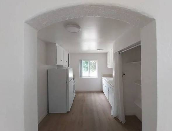 $1,150 / 2br - 611ft2 - This cozy studio offers a bright and functional living space in (South Gate)64035738789251123