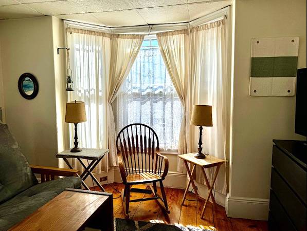 $1,890 / 1br - 350ft2 - 1ST FLR FURNISHED STUDIO, DOWNTWN NBPT, ALL UTILS, WIFI, PKG (9G7) (NEWBURYPORT, MA)63996546533635120