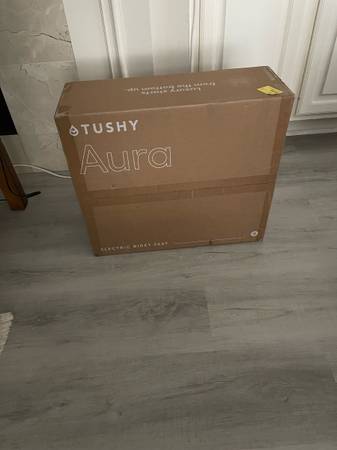 Tushy Aura Electric Bidet Toilet Seat- New in unopened box 1